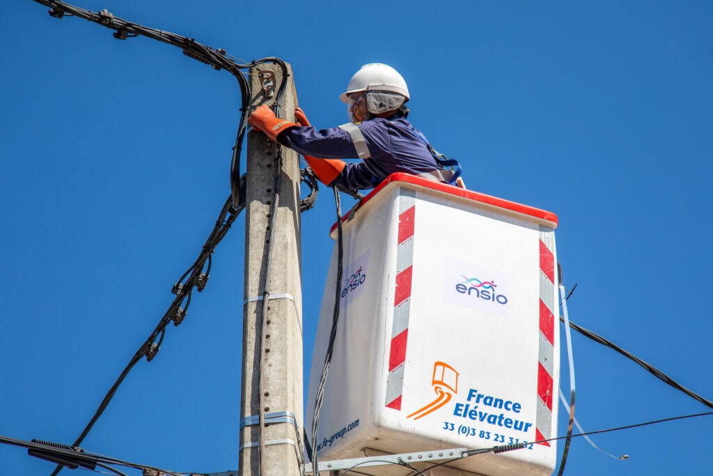 Technicien branchement électrique poteau